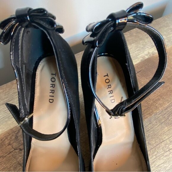 TORRID Black Velvety Heels Closed Toe Ankle Strap Bow Tie Microsuede - Picture 8 of 12